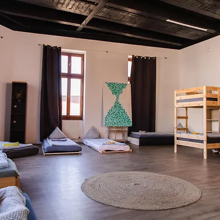 Blue Lotus Hotel & Hostel Otel 3*